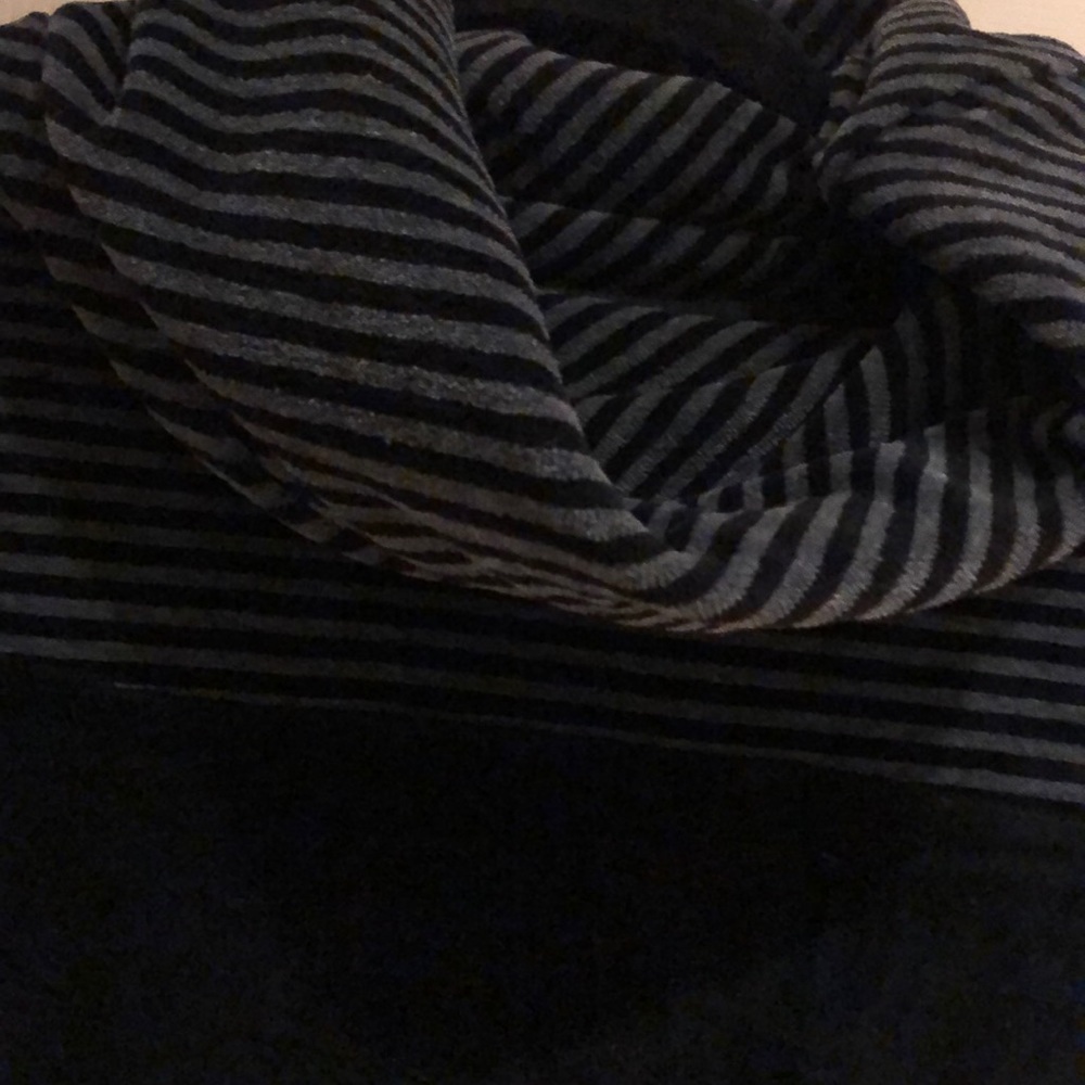 LEVI’S TURTLE NECK VELVET STRIPED SWEATER GREY - Picture 7 of 8